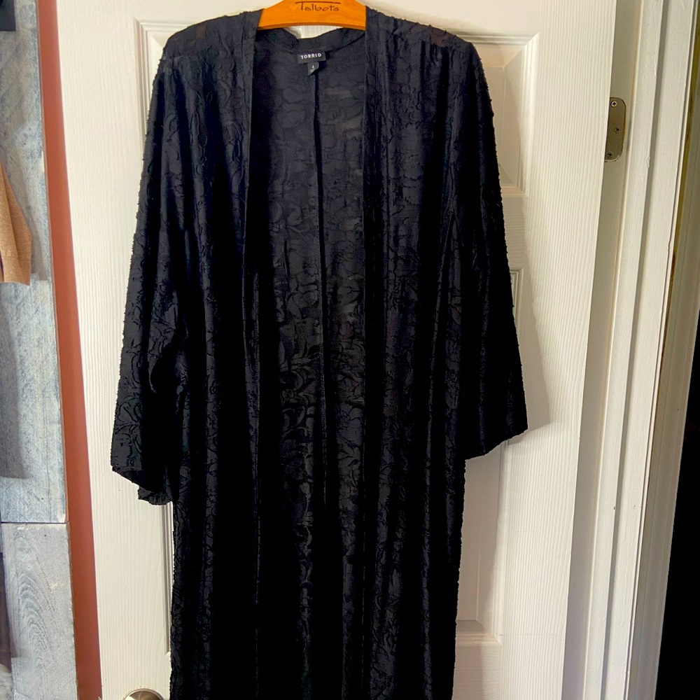Torrid. Black Burnout Hi-Ali Kimono.
